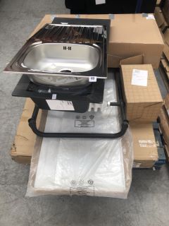 PALLET OF ASSORTED ITEMS TO INCLUDE AMELIA 15B BLACK INSERT FIBERTEK COMPOSITE KITCHEN SINK 1000 X 500: LOCATION - A2 (KERBSIDE PALLET DELIVERY)