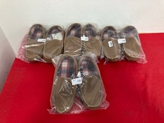 4 X JOHN LEWIS & PARTNERS PAIRS OF SLIP ON MOCCASIN STYLE SHOES IN TAN : SIZE 9 UK - COMBINED RRP £116: LOCATION - BR4