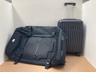 2 X ASSORTED JOHN LEWIS & PARTNERS LUGGAGE ITEMS TO INCLUDE SMALL HARD SHELL STYLE WHEELED SUITCASE IN BLACK: LOCATION - BR7