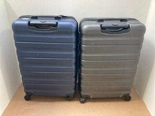 2 X ASSORTED JOHN LEWIS & PARTNERS MEDIUM HARD SHELL STYLE WHEELED SUITCASES IN GUNMETAL AND METALLIC BLUE: LOCATION - BR7