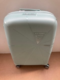 AMERICAN TOURISTER MEDIUM HARD SHELL STYLE WHEELED SUITCASE IN LIGHT BLUE FINISH: LOCATION - BR8