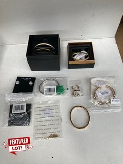 QTY OF ASSORTED JEWELLERY ITEMS TO INCLUDE COACH SOLID BRACELET IN GOLD PLATE AND ROSE GOLD STONE FINISH - RRP £125: LOCATION - BR10