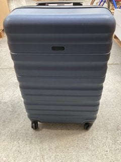 JOHN LEWIS & PARTNERS MEDIUM HARD SHELL STYLE WHEELED SUITCASE IN METALLIC BLUE: LOCATION - BR10