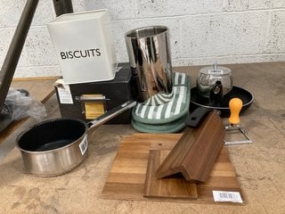 QTY OF ASSORTED ITEMS TO INCLUDE JOHN LEWIS & PARTNERS PASTA MACHINE: LOCATION - BR11