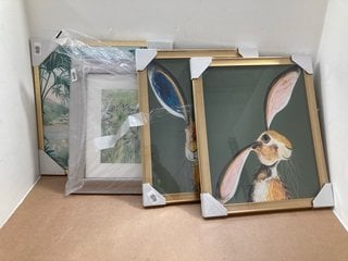 QTY OF ASSORTED JOHN LEWIS & PARTNERS WALL DECOR ITEMS TO INCLUDE MAISIE WALL ART PICTURE IN GOLD EFFECT FRAME: LOCATION - BR12