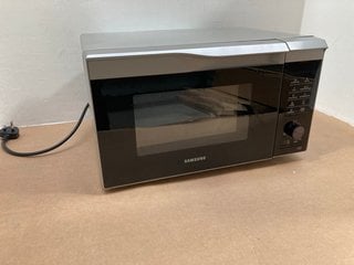 PANASONIC 4 IN 1 STEAM COMBINATION MICROWAVE OVEN IN BLACK : MODEL NN-DS59NB: LOCATION - BR15