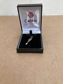 A CELTIC COLLECTION SILVER COLOURED PENDANT AND CHAIN: LOCATION - AR9