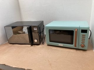 2 X ASSORTED MICROWAVES TO INCLUDE HADEN RETRO STYLE MICROWAVE IN PASTEL GREEN AND DARK WOOD EFFECT FINISH: LOCATION - AR12