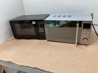 2 X ASSORTED MICROWAVES TO INCLUDE PANASONIC DIGITAL MICROWAVE OVEN IN BLACK : MODEL NN-E28JBM: LOCATION - AR12