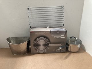 QTY OF ASSORTED JOHN LEWIS & PARTNERS HOME AND KITCHENWARE ITEMS TO INCLUDE CLASSIC 3 PIECE SAUCEPAN SET: LOCATION - AR17