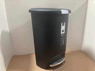 SIMPLEHUMAN 50L LIFT TOP STYLE PEDAL BIN IN BLACK AND SILVER FINISH: LOCATION - AR17