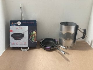 QTY OF ASSORTED KITCHENWARE TO INCLUDE JAMIE OLIVER TEFAL HARD ANODISED 30CM WOK: LOCATION - AR17