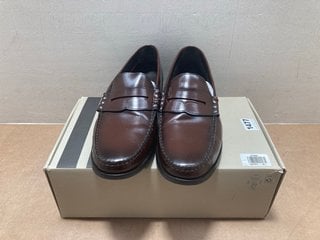 PAIR OF JOHN LEWIS & PARTNERS CORNELL LOAFER LEATHER SHOES IN BROWN : SIZE 11 UK: LOCATION - AR19