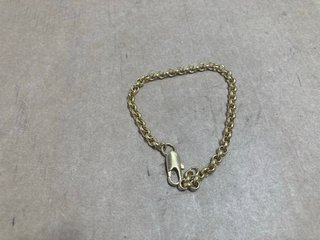 A GOLD COLOURED BRACELET: LOCATION - AR2