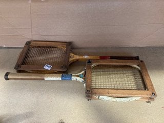 2 X ANTIQUE TENNIS RACKETS AND FRAMES: LOCATION - AR3