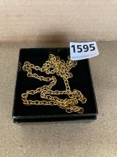 A GOLD COLOURED NECKLACE: LOCATION - AR3