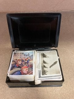 AN EBONISED BOX WITH A SET OF GERMAN WORLD WAR ONE ERA MILITARY COLLECTORS CARDS AND SOME POST WAR GERMAN COLLECTORS CARDS: LOCATION - AR3