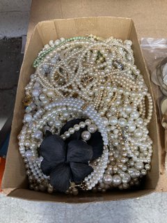 A LARGE COLLECTION OF VINTAGE FAUX PEARLS: LOCATION - AR4