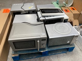 6 X ASSORTED MICROWAVE OVENS TO INCLUDE JOHN LEWIS & PARTNERS 25L SOLO MICROWAVE OVEN : MODEL JLSMWO09: LOCATION - B2