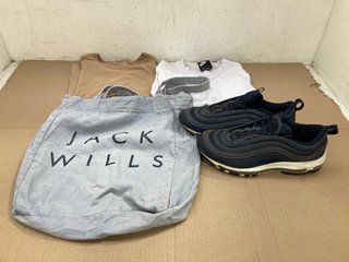 4 X ASSORTED ADULT DESIGNER CLOTHING AND ITEMS TO INCLUDE NIKE AIR MAX 97'S HOLOGRAPHIC LACE UP TRAINERS IN NAVY SIZE: 8 AND JACK WILLS LOGO PRINT CANVAS BAG IN LIGHT BLUE: LOCATION - D3