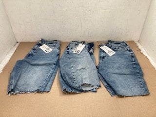 3 X RIVER ISLAND WOMENS SCULPT DENIM SHORTS IN MID WASH SIZE: 12: LOCATION - D3