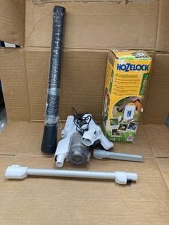 3 X ASSORTED ITEMS TO INCLUDE HOZELOCK ULTIMATE LEISURE PRESSURE SPRAYER: LOCATION - D7