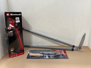 3 X ASSORTED GARDEN TOOL ITEMS TO INCLUDE EINHELL CLASSIC CORDLESS GRASS TRIMMER AND SPEAR AND JACKSON LITTLE GIANT GRASS HOOK: LOCATION - D8