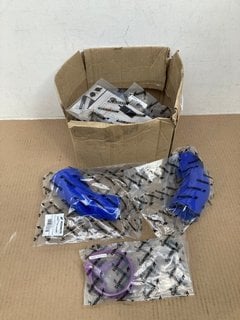 4 X MISHIMOTO SILICONE REDUCER COUPLERS 45 DEGREE 2'' 50 2.5'' IN BLUE TO INCLUDE MULTIPACKS OF STAINLESS STEEL CLAMPS IN PURPLE: LOCATION - C17