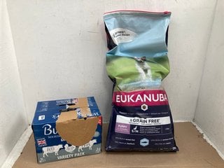 2 X ASSORTED PET FOOD ITEMS TO INCLUDE MULTIPACK OF BUTCHERS GRAIN FREE 24 X 400G WET DOG FOOD BB: 11/26: LOCATION - C14