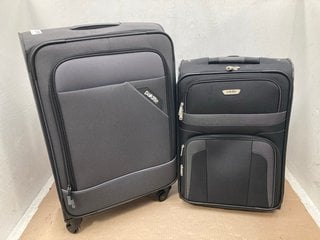 2 X ASSORTED SIZED SOFTSHELL TRAVEL SUITCASES IN BLACK AND DARK GREY: LOCATION - C10