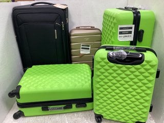 3 X ASSORTED SIZE AND COLOUR HARDSHELL TRAVEL SUITCASES: LOCATION - C5