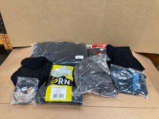 QTY OF ASSORTED MENS CLOTHING TO INCLUDE NEW BALANCE CREW SOCKS IN BLACK ONE SIZE: LOCATION - C3