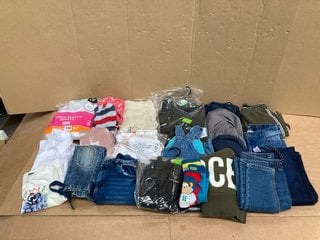 QTY OF ASSORTED CHILDRENS CLOTHING TO INCLUDE GEORGE SCHOOL 2 PACK OF LONG SLEEVE REGULAR FIT SHIRTS IN WHITE SIZE: 16 - 17 YRS: LOCATION - C1