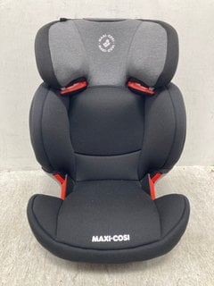 2 X CHILDRENS ITEMS TO INCLUDE MAXI COSI RODIFIX CHILDRENS CAR SEAT RRP - £149: LOCATION - B3