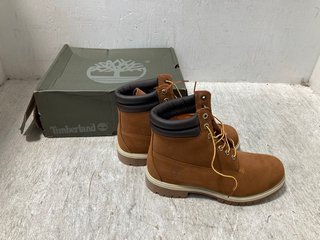 TIMBERLAND PREMIUM 6 IN WATERPROOF BOOTS IN BROWN NUBUCK SIZE: 9: LOCATION - B6