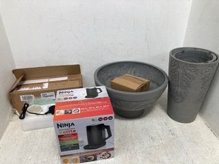 4 X ASSORTED ITEMS TO INCLUDE NINJA PERFECT TEMPERATURE KETTLE: LOCATION - B16