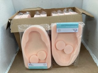 BOX OF BOOTS BATH SUPPORT SPONGES: LOCATION - D1