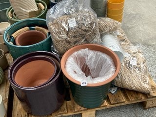 (COLLECTION ONLY) PALLET OF ASSORTED GARDEN PLANTERS TO INCLUDE CERAMIC GLAZED STYLE TERRACOTTA PLANTERS IN PLUM GLAZE FINISH: LOCATION - D1