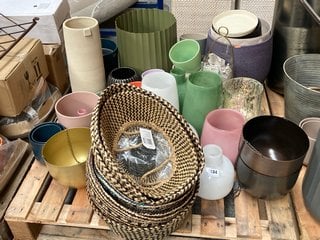 (COLLECTION ONLY) PALLET OF ASSORTED GARDEN PLANTERS, PLANT POT HOLDERS AND VASES IN ASSORTED STYLES AND DESIGNS: LOCATION - D1