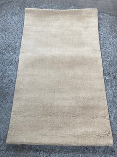 JOHN LEWIS & PARTNERS HAND MADE RUG IN WELLINGTON/NATURAL SIZE : 80 X 140CM: LOCATION - D2