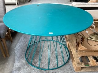 JOHN LEWIS & PARTNERS ROUND METAL GARDEN DINING TABLE IN TEAL FINISH: LOCATION - D3