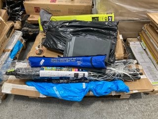 PALLET OF ASSORTED ITEMS TO INCLUDE RYOBI ONE+ 18V CORDLESS POLE TRIMMER: LOCATION - B3