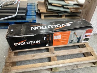 EVOLUTION 225MM DRYWALL SANDER WITH LED TORCH - RRP £149: LOCATION - A4