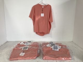 9 X JOHN LEWIS & PARTNERS GRETA T-SHIRT SHORT PYJAMAS IN SALMON PINK SIZE: 14: LOCATION - BR4