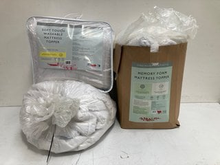 3 X ASSORTED JOHN LEWIS & PARTNERS ITEMS TO INCLUDE JOHN LEWIS & PARTNERS SOFT TOUCH WASHABLE MATTRESS PROTECTOR SIZE : DOUBLE: LOCATION - BR1