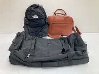 3 X ASSORTED ITEMS TO INCLUDE THE NORTH FACE RECON BACKPACK IN BLACK: LOCATION - BR3