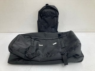 2 X ASSORTED ITEMS TO INCLUDE HENSCHEL BACKPACK IN BLACK: LOCATION - BR3