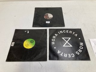 3 X ASSORTED VINYL RECORDS TO INCLUDE UNCERTAIN HOUR RECORD: LOCATION - BR7