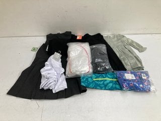 QTY OF ASSORTED ITEMS TO INCLUDE 2 PACK OF GREY TUNICS: LOCATION - BR9