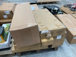 PALLET OF ASSORTED ITEMS TO INCLUDE A ROLL OF PLUSHWALK MEMORY FOAM: LOCATION - B3 (KERBSIDE PALLET DELIVERY)